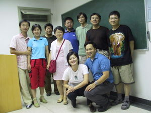 中文维基百科第一次聚会时的照片，当中几位维基人在这里依然活跃。